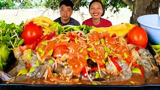 ตำแซลมอนกุ้งสด เนื้อหวานฉ่ำถาดใหญ่ๆ รสชาติแซ่บจี้ดจ้าด