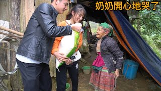 老奶奶84歲了一個人自己住在森林，美食團隊買肉過來請她吃，她就感動哭了。