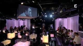 Chilly Gonzales performs \