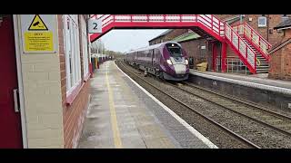 CLASS 810 004 EMR AURORA PASSING THROUGH OAKHAM WITH HORN AT 10:53 14TH FEBRUARY 2O25