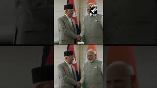 PM Modi ने Nepal के PM KP Sharma Oli से Bilateral Meeting की