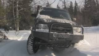 УАЗ 4x4 - Patriot прокладывает дорогу.