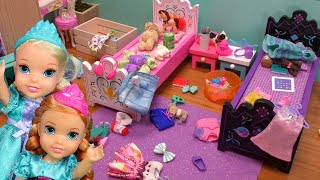 What a mess ! Elsa & Anna toddlers are cleaning their rooms