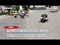 Viral ! Diduga ODGJ Wanita Muda Peragakan Gerakan Sholat Di Tengah Jalan