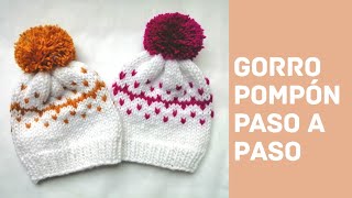 Gorro pompón para niños tejido a dos agujas.