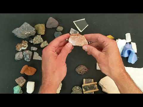What are the different types of mineral luster?