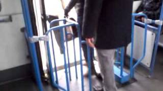 Transantiago con torniquetes en puerta trasera