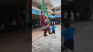 ลุงซานต้าเต้นเมามัน ที่โรงเรียน | Santa #ซานต้า #santa #santaclaus #youtube #youtubeshorts #funny