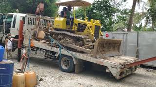 Mitsubishi BD2e Bulldozer Unloading