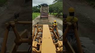 motoniveladora trabajando motoniveladora caterpillar