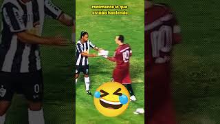 la jugada mas extraña de Ronaldinho