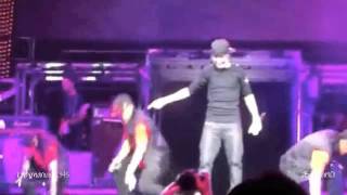 Justin Bieber laughing attack during Baby!