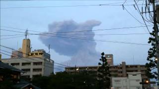 桜島の大噴火爆発（2015年4月23日夕、鹿児島市荒田にて）東風3m、晴れ