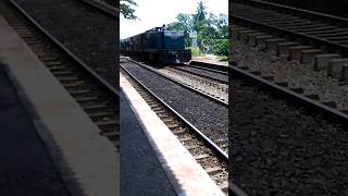 crowded kandy train | Class w3 diesel locomotive | Railway Sri Lanka