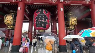 【4K】 JAPAN TRAVEL Tokyo Asakusa Sensoji Temple sightseeing in the rain Kaminarimon​ 2023