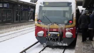 Vereiste S Bahn in Berlin: Einfahrt in Bahnhof Potsdam; Baureihe 481/482