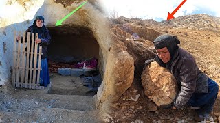 Single Grandmother: Life in the Cave Mountain/ Skill in Designing Magical Cave Entrance