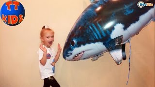 ✔ Ярослава — распаковка летающей акулы / Air Swimmers Remote Control Flying Fish / Video for kids ✔