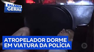 Após atropelar e matar idosa, motorista embriagado dorme na viatura da polícia