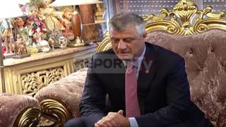 Report TV - Thaçi dekoron Dritëro Agollin: Besuat te Kosova e lirë kur të tjerët s'e bënë