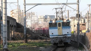 満開の桜の横を通るEF65 2127号機牽引の74ﾚ貨物列車を撮影（R5.3.30）