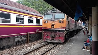 รถไฟสายอีสาน กับสายเหนือ มาเจอกัน ธรรมดา 234 และ ธรรมดา 207 จอดสามเสน