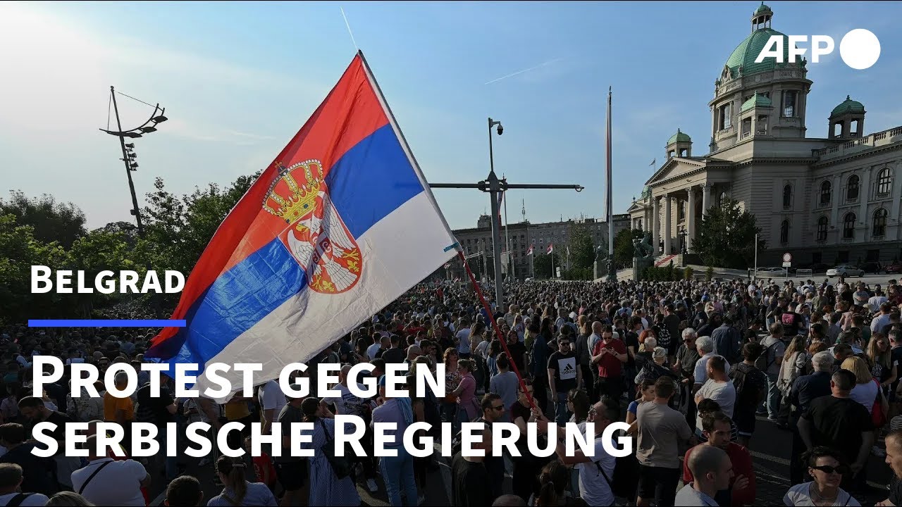 Zehntausende Demonstrieren Gegen Serbische Regierung | AFP - YouTube