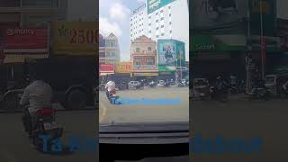 Ta Kmao roundabout រង្វង់មូលតាខ្មៅ