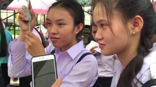 Lao students are waiting to see President Barack Obama at Cultural Center in Vientiane