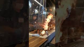 高知ひろめ市場の一番人気♫藁焼きショー