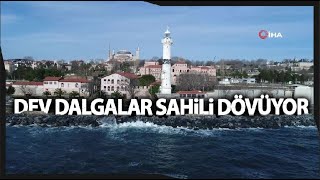 İstanbul’da Dev Dalgalar Sahili Dövdü