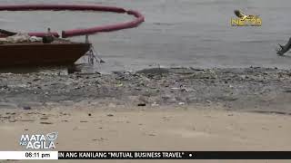 Sari-saring basura at water hyacinths inanod sa Manila Bay white sand beach