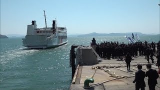 島の高校を離れる先生にエール！約500人が港で別れ惜しむ　香川・小豆島