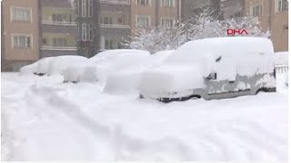 Muş'ta araçlar kara gömüldü