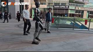 EngineAI SE01: Human-Like Walking Robot Tackles Long-Distance Campus Test 🤖🚶‍♂️