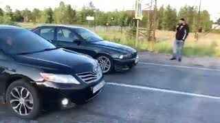 BMW E39 530  vs  KAMRY 3,5  roll race