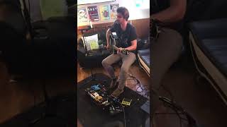 DAVE TURNER LOOPS FREEBIRD LIVE ON ACOUSTIC AND AUDIENCE CAN'T BELIEVE IT