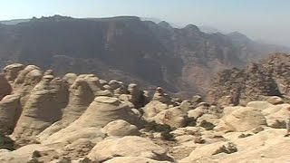 Hike through Dana national park