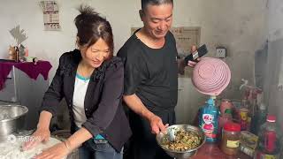 爸爸回家团聚吃饺子，甜甜对自己的工作很迷茫，父亲暖心开导女儿