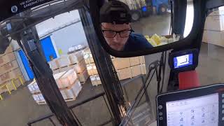 5-ton electric forklift trucks: Unloading trailer with hardboard fast and labeling them!!!