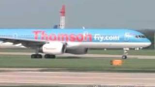 ThomsonFly 757 bird strike flames captured on video 01