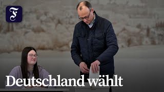 Scholz und Merz geben Stimmen ab