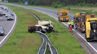 Bergen vrachtwagen na ongeval A2