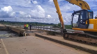 Tension as River Katonga bursts flooding Kampala to Masaka highway