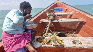 ஒரு வழியா நம்ம புது போட்டு வாங்கிட்டோம். தூத்துக்குடியில் இருந்து மூக்கையூர் போறோ