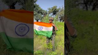 Bacche Tiranga Lekr Kyu Bhag Rahe hai?🇮🇳 || Salute To Indian Army ||😭🙏 #shorts #army #explore
