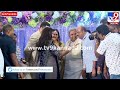 abhishek aviva reception ಅಭಿ ಅವಿವಾ ಆರಕ್ಷತೆಗೆ ಆಗಮಿಸಿದ ಸಿಎಂ ಸಿದ್ದರಾಮಯ್ಯ tv9b