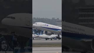 ANA B777-300er lift off at LAX