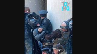 New dark knight rises pictures bane vs batman WARNING SPOILERS