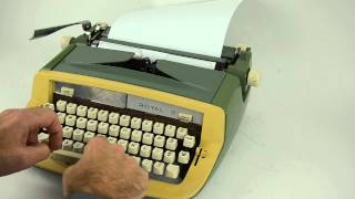 Vintage Royal Sabre Retro typewriter